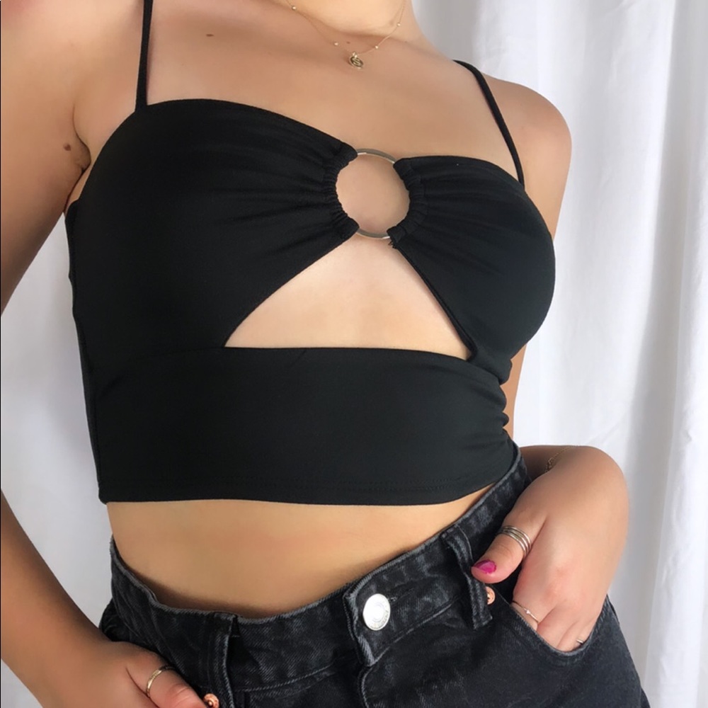 Beautiful O Ring Crop Top 🖤